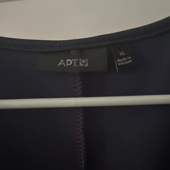 Elegant Navy and White Sleeveless Dress - Picture 2 of 2